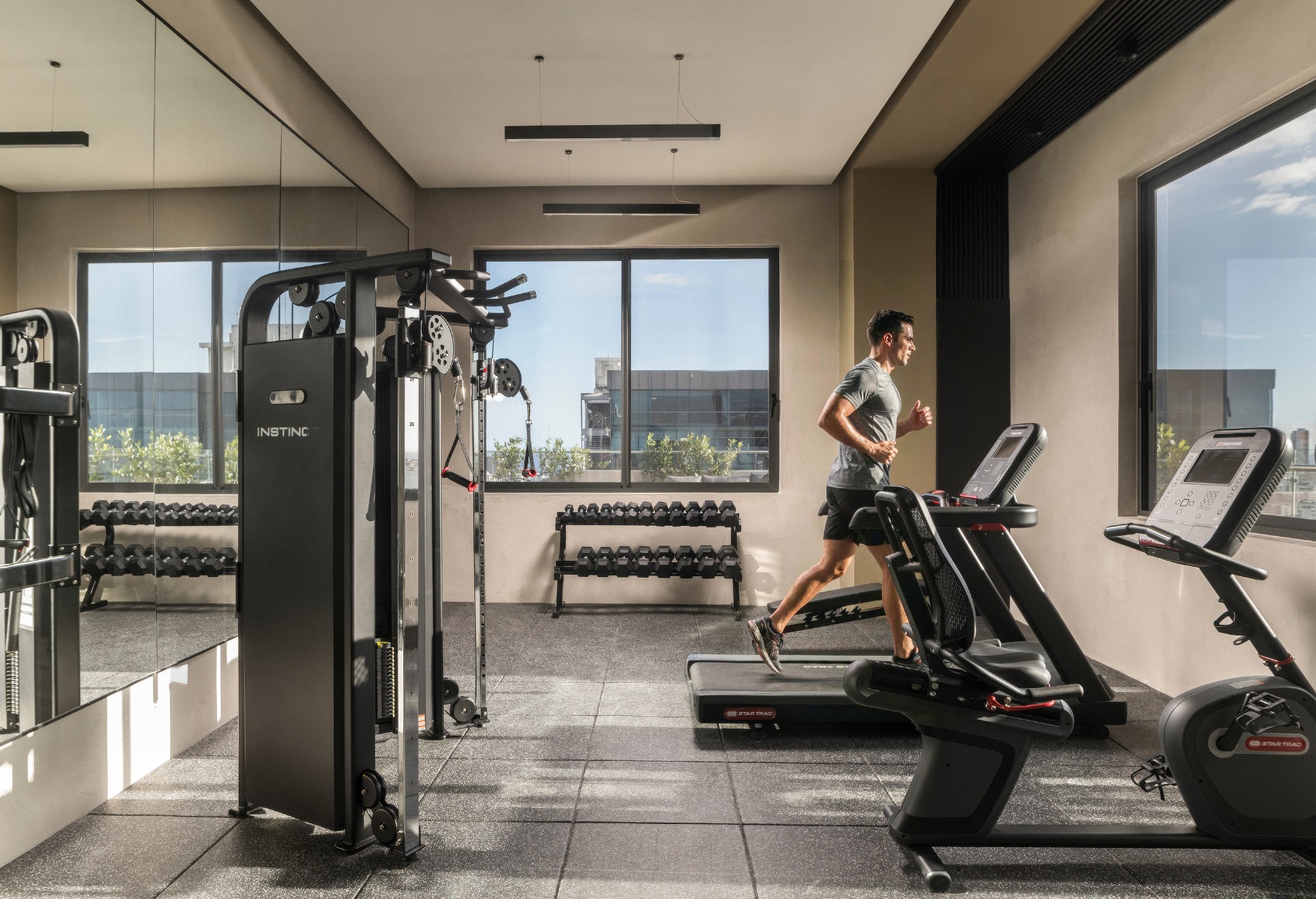 Gimnasio totalmente equipado.